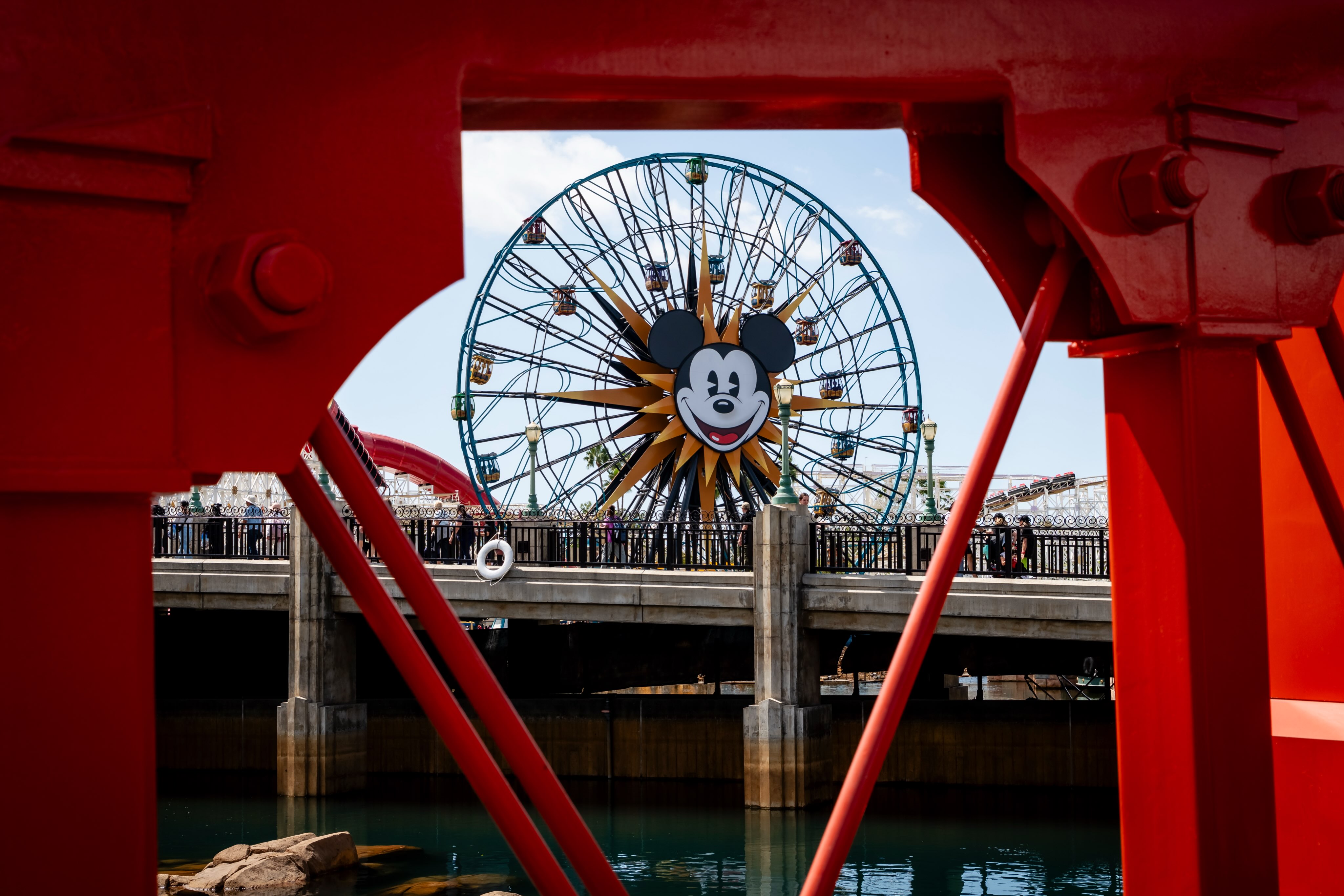 I see you there!
Taken: Anaheim, California 

•
•
•
•
• 

#california #disneyland #fernweh_image #travel #disney