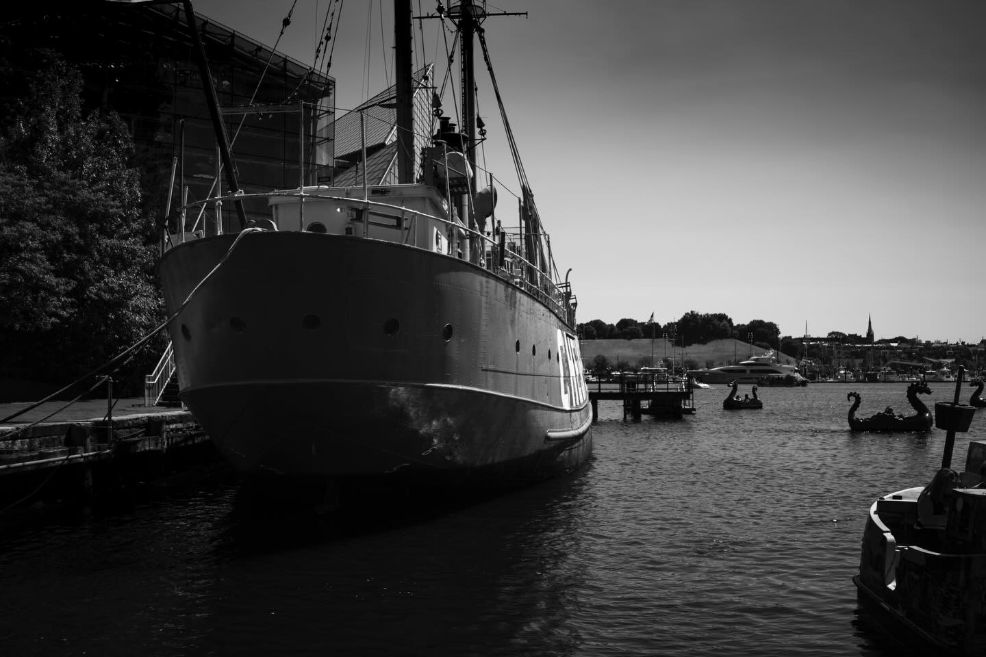Boats in a Bay
Taken: Baltimore, Maryland

•
•
•
•
• 

#maryland #baltimore #fernweh_image #boats #blackandwhite